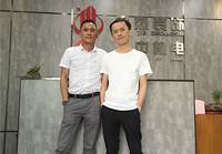 設(shè)計師設(shè)計出來的東西很專業(yè)，很時尚！