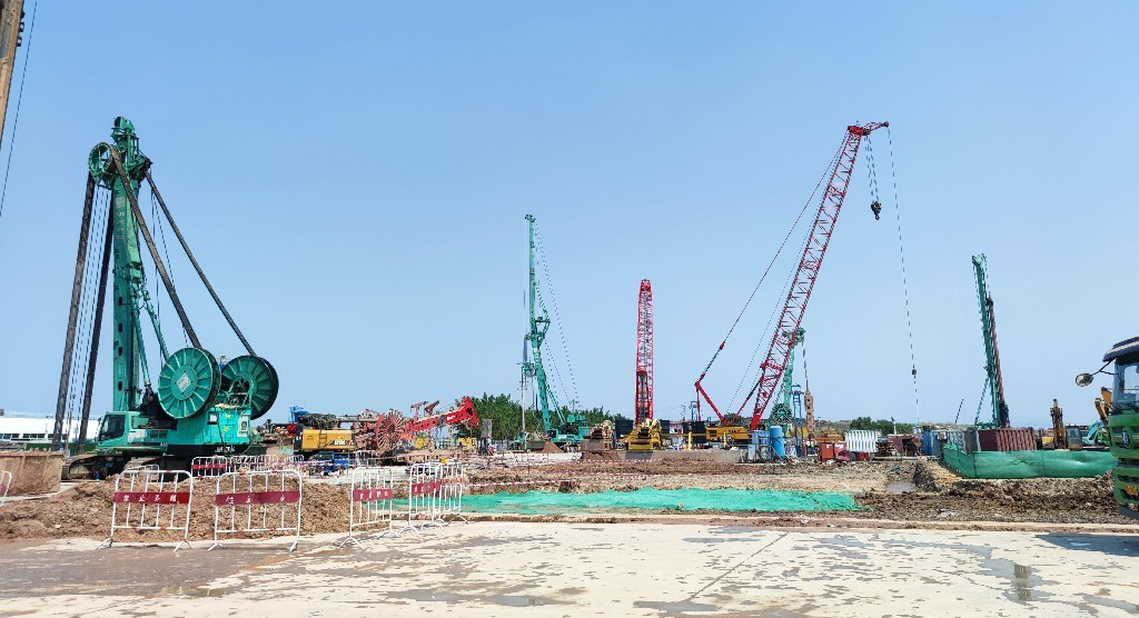 金泰抓鉆銑設(shè)備馬力全開，匯戰(zhàn)“羊城花冠”白云機(jī)場(chǎng)T3航站樓